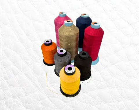 Bobines de fils de couleurs pour la personnalisation des coutures sur cuir.